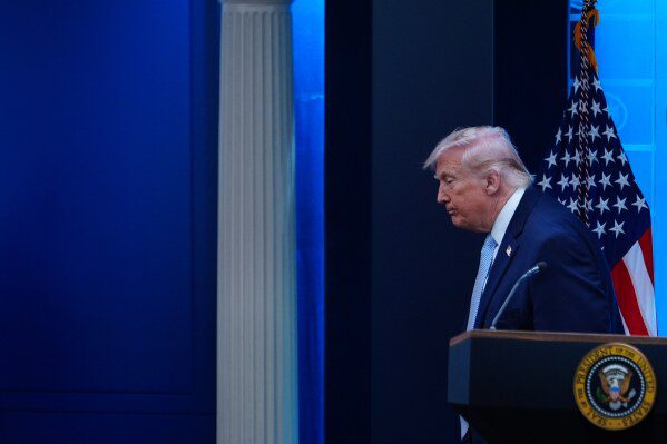 Трамп неоднократно откладывал сроки, установленные для Ирана, но приближается вторник, когда он выдвинет свою самую опасную угрозу.