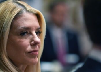 По словам источников, Трамп обсуждал возможность отставки генерального прокурора Пэм Бонди.