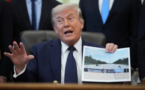 Трамп приказал американским военным «стрелять и убивать» иранские маломерные суда, блокирующие Ормузский пролив.