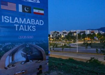 Трамп угрожает блокадой Ормузского пролива после того, как переговоры между США и Ираном о прекращении огня завершились без соглашения.