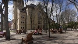 Трамп собирается прочитать библейский стих из Овального кабинета после ссоры с Папой Римским и удаления изображения, созданного искусственным интеллектом.