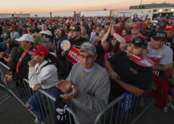 Сейчас явно ощущается сожаление избирателей Трампа. Сейчас явно ощущается сожаление избирателей Трампа.