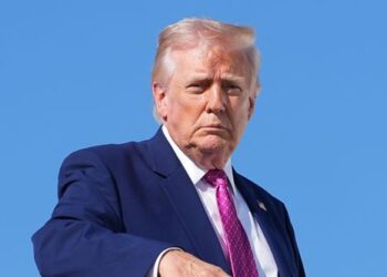 Рискованная военно-морская блокада, введенная Трампом, началась после ужасающей угрозы со стороны Ирана.