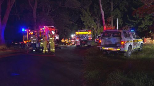 Двое детей пропали без вести после ужасного пожара в доме.