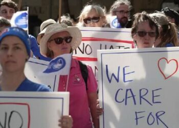 «Недооцененные» медсестры и акушерки из Нового Южного Уэльса получили значительное повышение заработной платы.