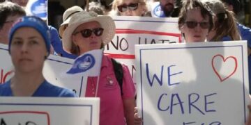 «Недооцененные» медсестры и акушерки из Нового Южного Уэльса получили значительное повышение заработной платы.