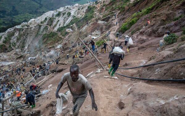 Объединенные Арабские Эмираты заявили о своем выходе из ОПЕК, что стало ударом по нефтяному картелю.