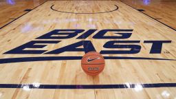 Вэл Аккерман преобразила баскетбол и конференцию Big East. Теперь конференция стоит на критическом этапе.