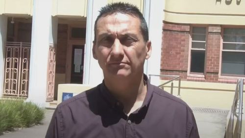 Полиция штата Виктория реагирует на планы сестер констебля, убитого Дези Фриман, подать в суд.