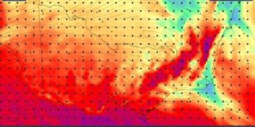 Сильные ветры и жара, сравнимая с летней, охватили три штата.