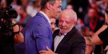 Пожав друг другу руки, Испания и Мексика оставили позади дипломатический спор, связанный с их колониальным прошлым.