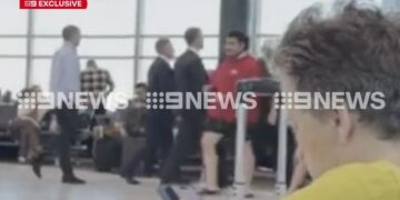 Свидетели описывают момент ареста награжденного солдата Бена Робертса-Смита.