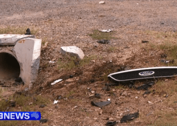 Женщина погибла в лобовом столкновении после автомобильной встречи к югу от Брисбена. Женщина погибла в лобовом столкновении после автомобильной встречи к югу от Брисбена.