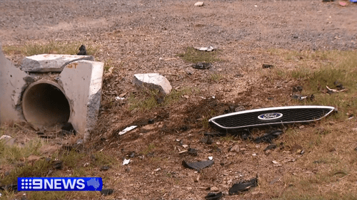 Женщина погибла в лобовом столкновении после автомобильной встречи к югу от Брисбена. Женщина погибла в лобовом столкновении после автомобильной встречи к югу от Брисбена.