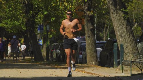 Тренировки в определенное время могут стать ключом к улучшению сна.