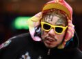 6ix9ine сделал шокирующие заявления о беременности своей девушки на вечеринке по определению пола будущего ребенка.