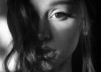Ариана Гранде анонсировала заглавный сингл «Petal» и дату его выхода: «Одна из моих любимых песен, которые я когда-либо напишу».