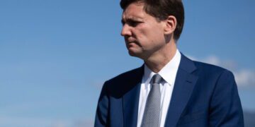 Карни заявляет, что Канада предпочтет европейские самолеты-разведчики двум американским вариантам.