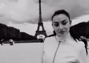 Charli xcx выпустила поп-панк трек 'Playboy Bunny' в качестве би-сайда к альбому 'SS26'.