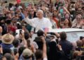 Круизный лайнер, на котором обнаружена вспышка хантавируса, направляется к Канарским островам после эвакуации 3 пассажиров.