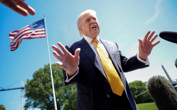 Администрация Дональда Трампа представила обложку альбома Дрейка «Iceman» в духе «MAGA», что вызвало негативную реакцию. Администрация Дональда Трампа представила обложку альбома Дрейка «Iceman» в духе «MAGA», что вызвало негативную реакцию.