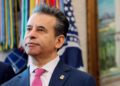 Глава FDA покинет свой пост после того, как Трамп дал разрешение на его отставку.