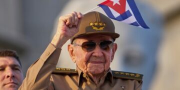 В иранской столице демонстрации с применением оружия посылают сигнал как внутри страны, так и за рубежом, поскольку угроза войны сохраняется.