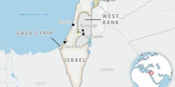 Израильская армия захватила стратегически важный замок в Ливане, совершив самое глубокое вторжение в страну за последние 26 лет.