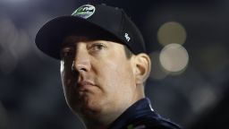 Семья Кайла Буша сообщила, что суперзвезда NASCAR скончался после того, как тяжелая пневмония перешла в сепсис.