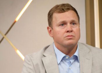 Кандидат в мэры Лос-Анджелеса Спенсер Пратт дистанцировался от своих прошлых конспирологических заявлений о событиях 11 сентября, заявив, что был «молод и наивен».