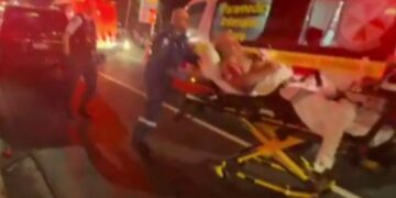 Мужчине предъявлено обвинение в нанесении ножевых ранений посетителям ресторана во время попытки вооруженного ограбления на центральном побережье Нового Южного Уэльса.