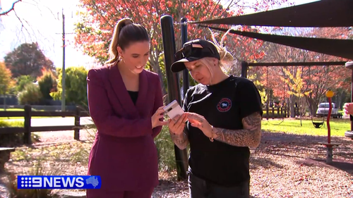 Матери будут предъявлены обвинения после того, как она использовала подслушивающее устройство для расследования травм своего сына.
