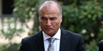 Партнерша бывшего премьер-министра Квинсленда обвиняется в трех случаях изнасилования.