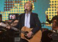 Пол Маккартни исполнил песни «Band on the Run», «Coming Up» и «Days We Left Behind» в финальном выпуске сезона «SNL».