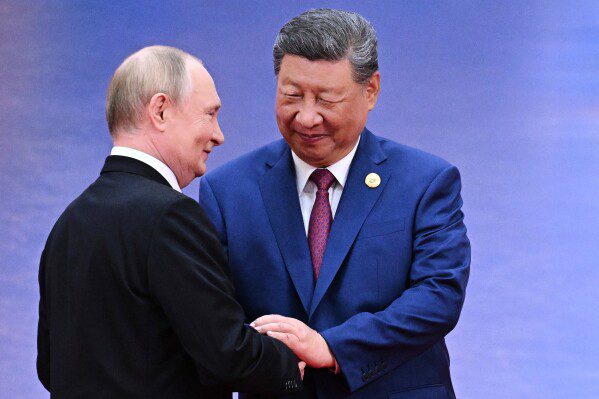 На встрече в Пекине Путин и Си Цзиньпин высоко оценили свою дружбу и растущую торговлю энергоносителями.