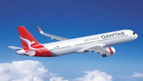 Рейс авиакомпании Qantas был перенаправлен после того, как пассажир, по сообщениям, укусил члена экипажа.