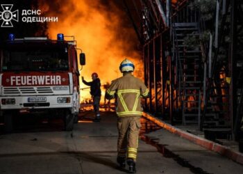 Россия объявила перемирие на Украине в честь Дня Победы. Киев заявил, что прекратит огонь на два дня раньше.