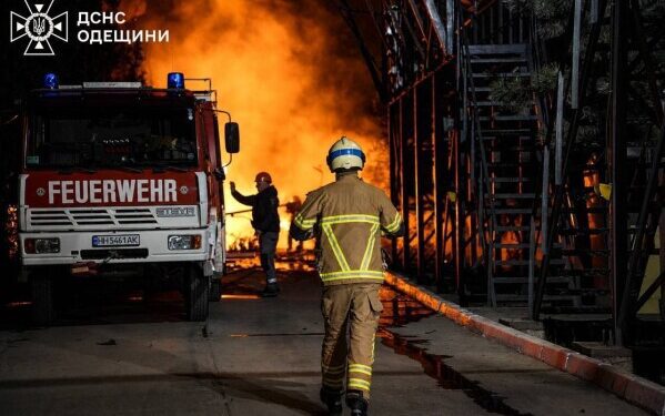 Россия объявила перемирие на Украине в честь Дня Победы. Киев заявил, что прекратит огонь на два дня раньше.