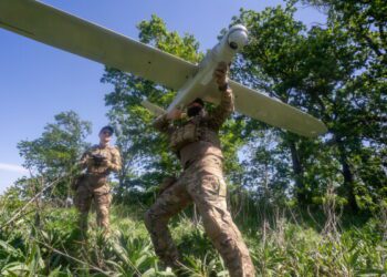 Россия продолжает атаки на Украину, а Киев предупрежден о возможном крупном артиллерийском обстреле.