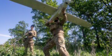 Россия продолжает атаки на Украину, а Киев предупрежден о возможном крупном артиллерийском обстреле.