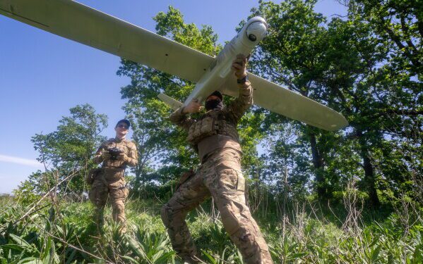 Россия продолжает атаки на Украину, а Киев предупрежден о возможном крупном артиллерийском обстреле.