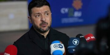 Россия заявляет, что Украина нанесла крупный удар беспилотником после того, как Москва отказалась от предложения о прекращении огня.
