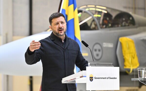 Российский беспилотник, нацеленный на Украину, попал в многоквартирный дом в Румынии, в результате чего пострадали 2 человека, сообщили официальные лица.