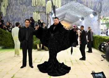 Сэм Смит заявил, что его наряд для Met Gala 2026 был «самой тяжелой вещью, которую он когда-либо надевал»: вот сколько он весил.