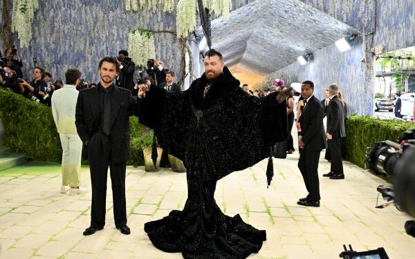 Сэм Смит заявил, что его наряд для Met Gala 2026 был «самой тяжелой вещью, которую он когда-либо надевал»: вот сколько он весил.