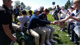 Скотти Шеффлер делит лидерство после первого раунда чемпионата PGA.