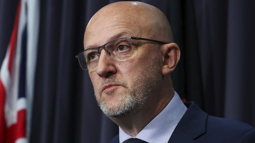 «Внезапное нападение»: расследование в Бонди заслушало показания генерального директора ASIO Майка Берджесса. «Внезапное нападение»: расследование в Бонди заслушало показания генерального директора ASIO Майка Берджесса.