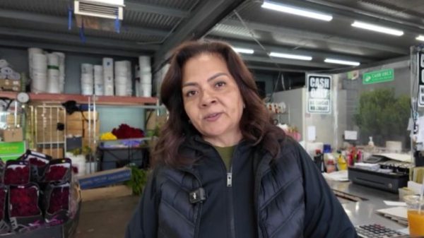 Букет ко Дню матери в этом году может обойтись дороже.