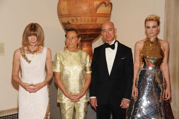 Безос во всей этой истории: момент миллиардера на Met Gala.