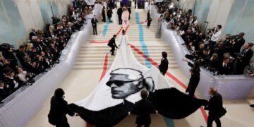 Безос во всей этой истории: момент миллиардера на Met Gala.